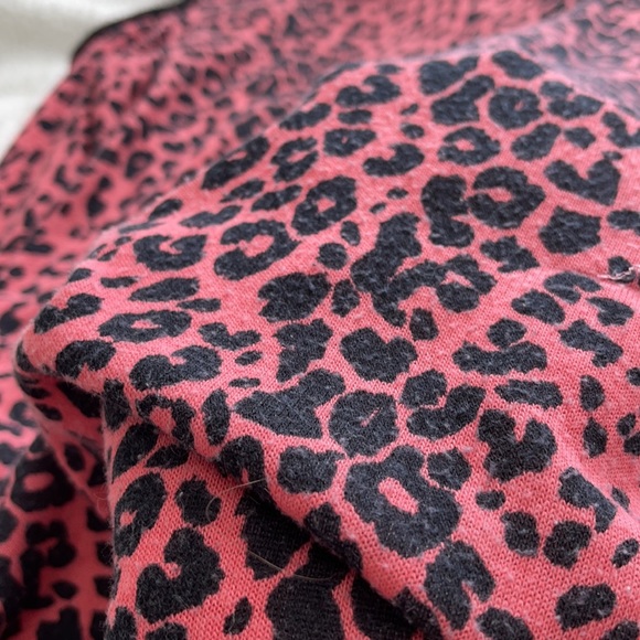 One Clothing Long Sleeve Cheetah Print Open Sleeve - Picture 12 of 12